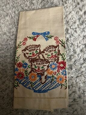 Vintage-Inspired Cream Cat Trio Printed Kitchen Towel